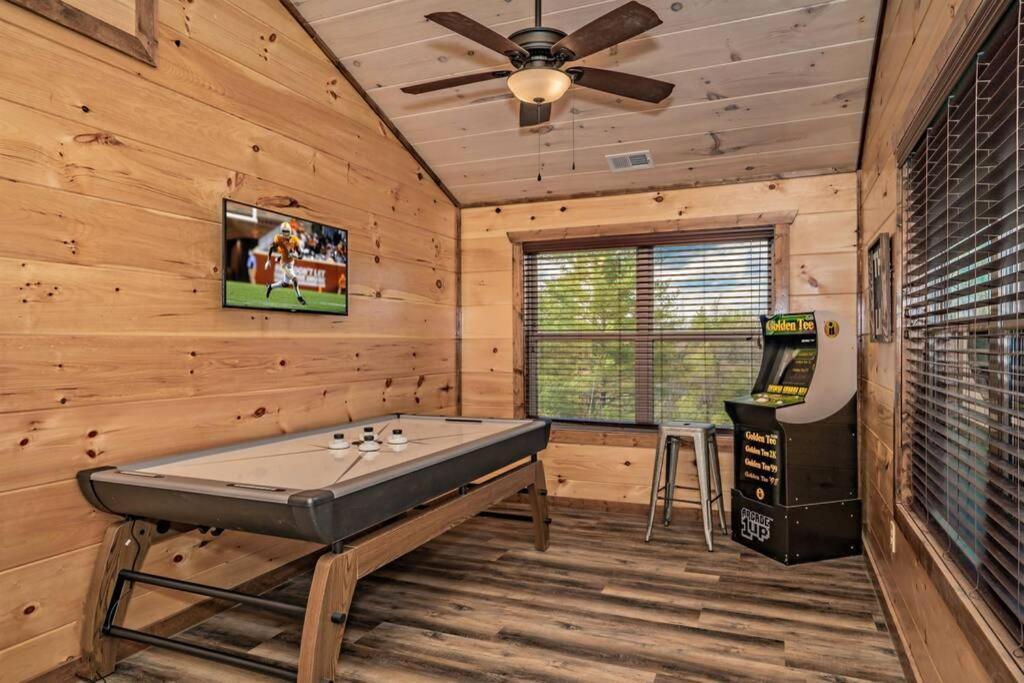 Shelter Me - 5 Miles To Dollywood , Hot Tub, Wi-Fi, Game Room Pigeon Forge Luaran gambar