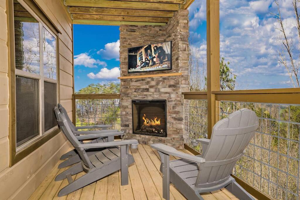 Shelter Me - 5 Miles To Dollywood , Hot Tub, Wi-Fi, Game Room Pigeon Forge Luaran gambar