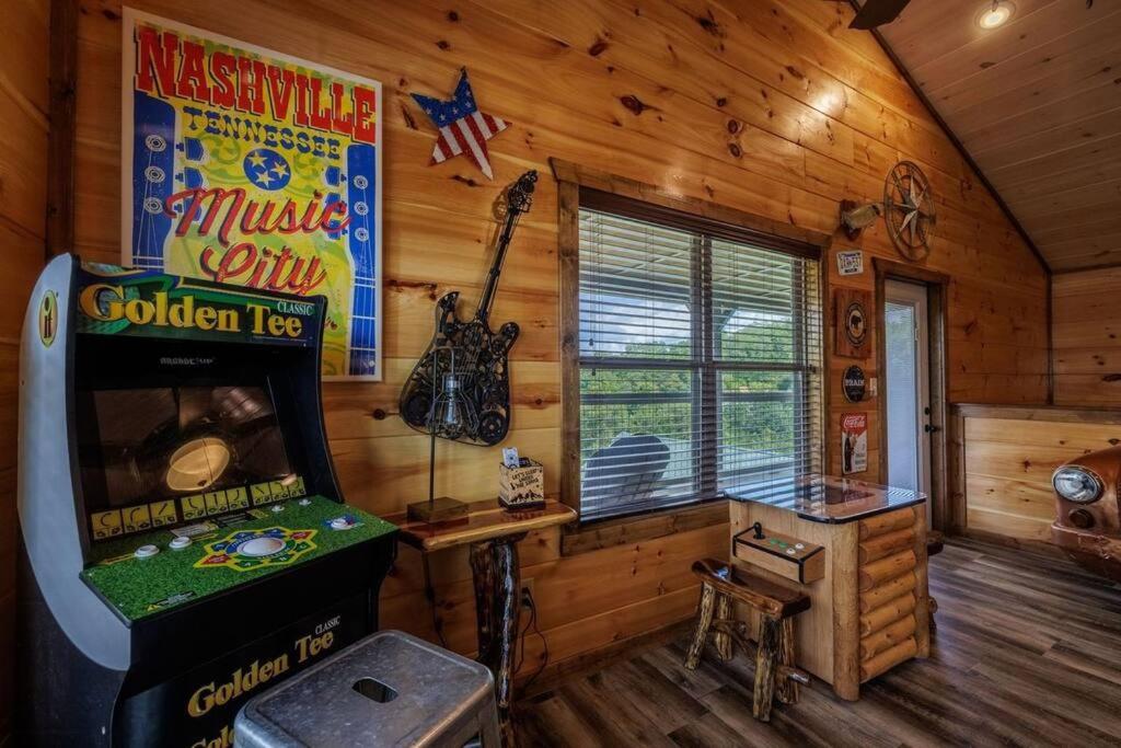 Shelter Me - 5 Miles To Dollywood , Hot Tub, Wi-Fi, Game Room Pigeon Forge Luaran gambar